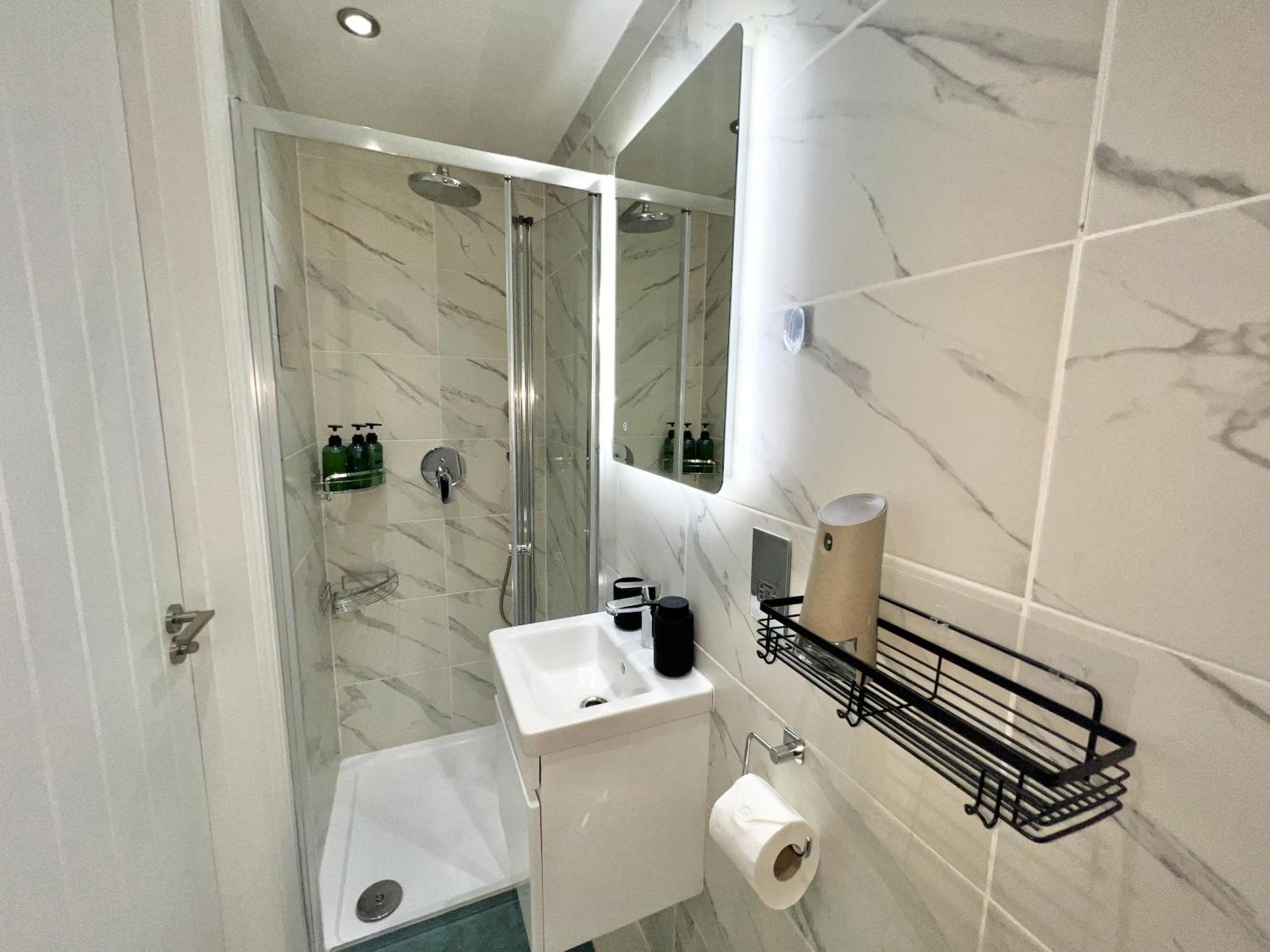 Charming 3-Bed Flat In Shepherds Bush - Sleeps 9 Londra Dış mekan fotoğraf