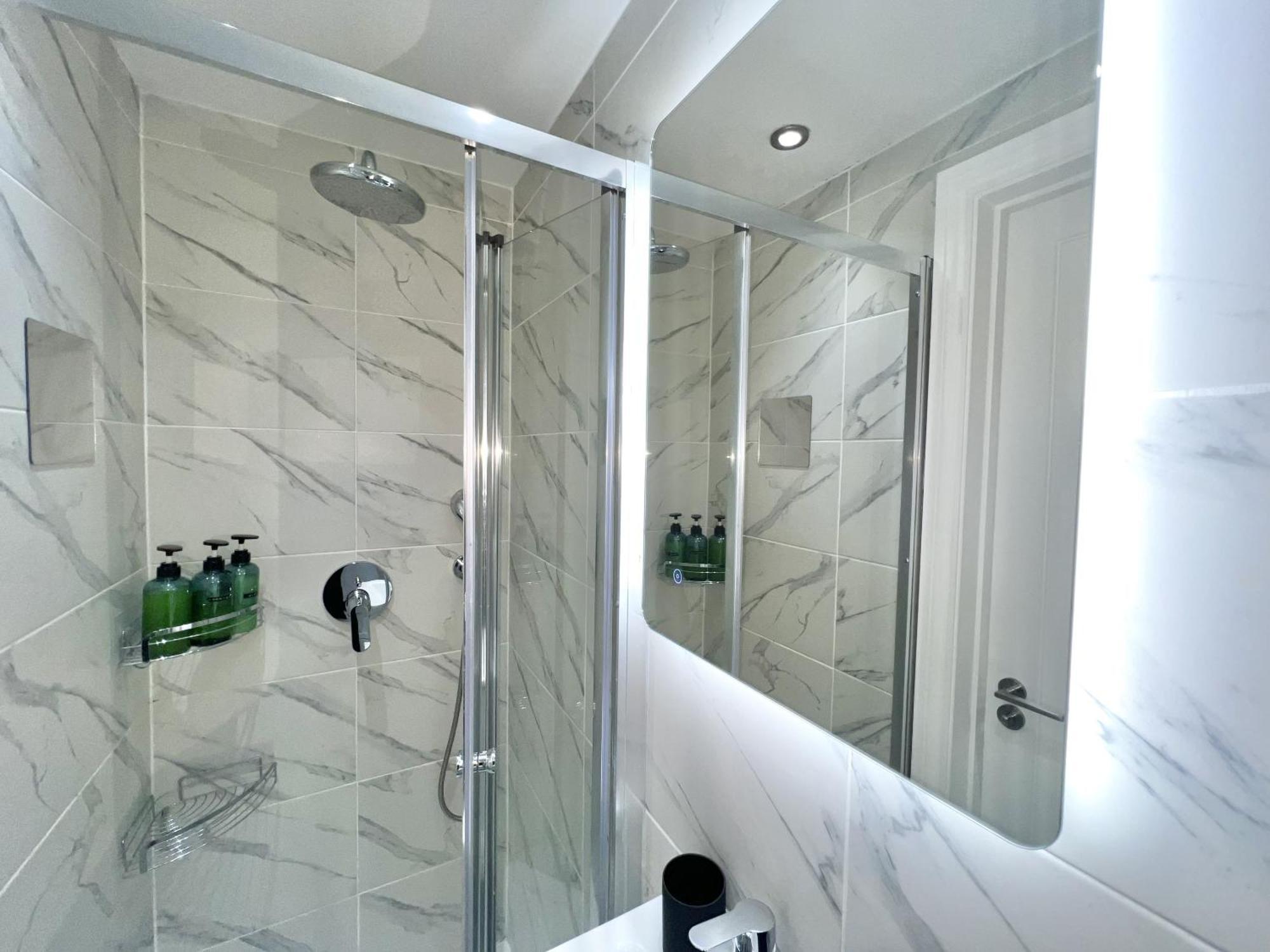 Charming 3-Bed Flat In Shepherds Bush - Sleeps 9 Londra Dış mekan fotoğraf