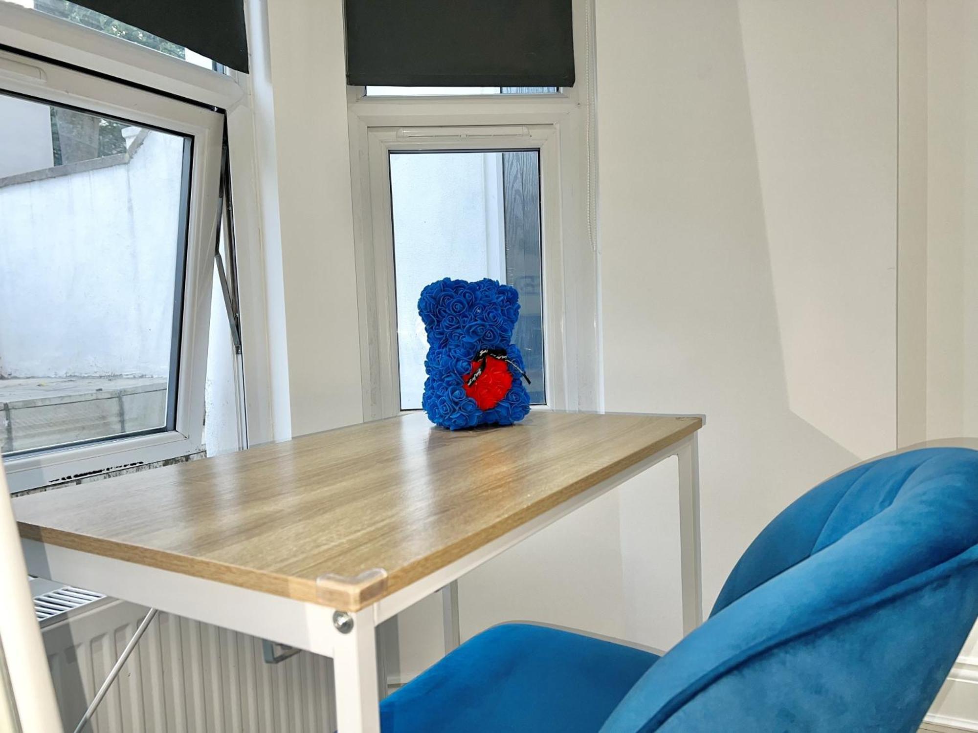 Charming 3-Bed Flat In Shepherds Bush - Sleeps 9 Londra Dış mekan fotoğraf